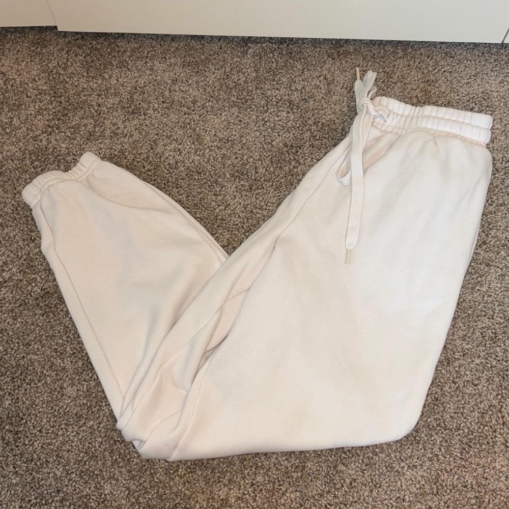 Fabletics white sweat pants drawstring pocket sweats